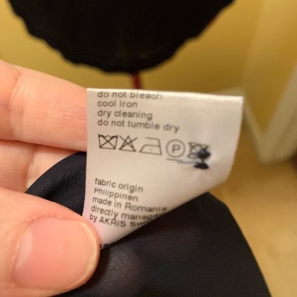 Akris sheer top with embroidered front and adjustable camisole 🔴 - Picture 14 of 16